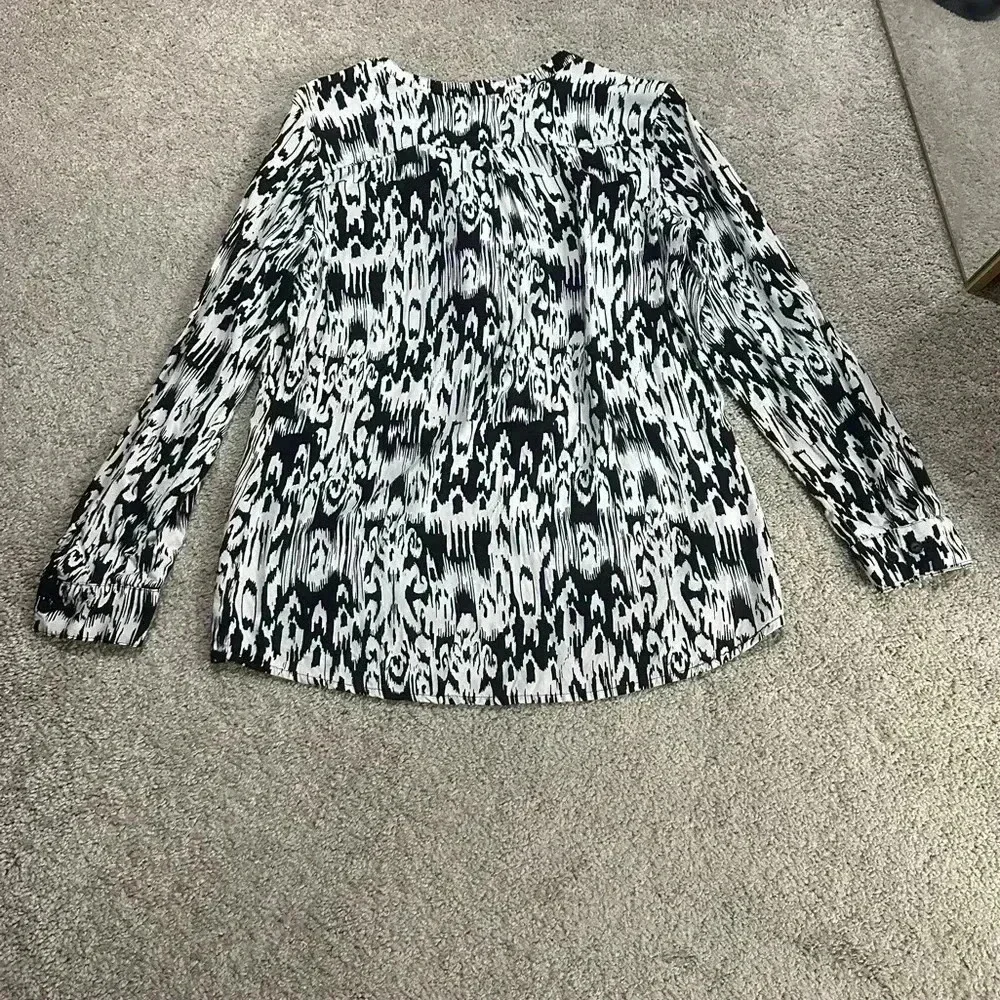 Medium Top from NOTATIONS Chic Business Casual Top - Picture 10 of 16